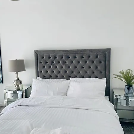 Modern, Stylish And Central Home-3